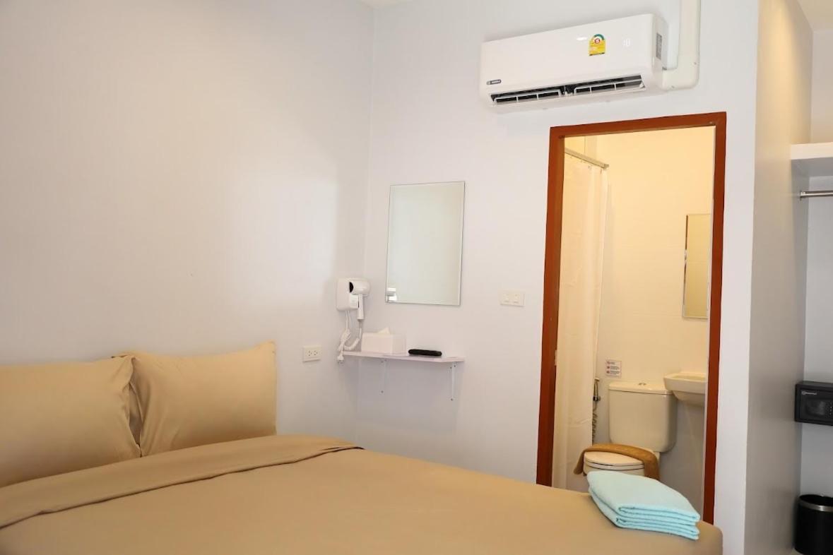 Хостел Y House Patong Екстер'єр фото