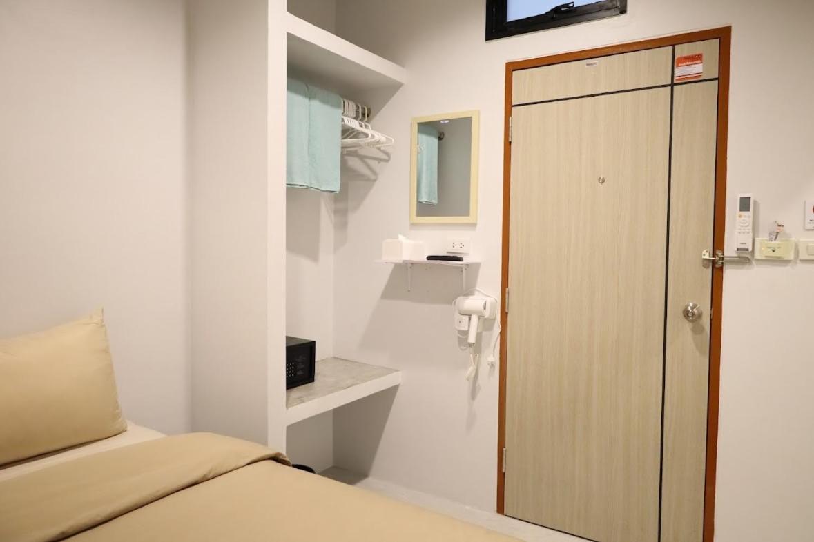 Хостел Y House Patong Екстер'єр фото