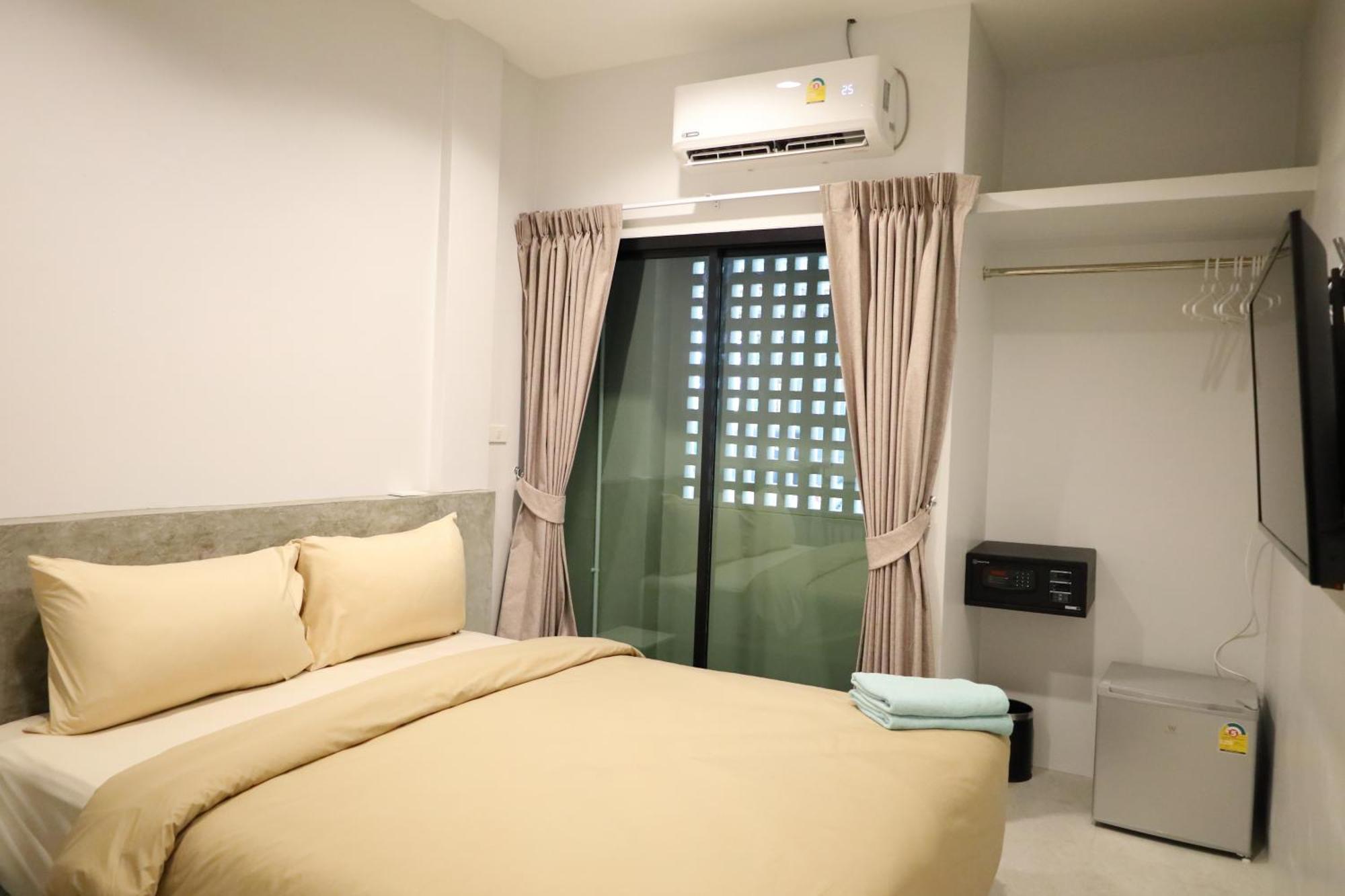 Хостел Y House Patong Екстер'єр фото