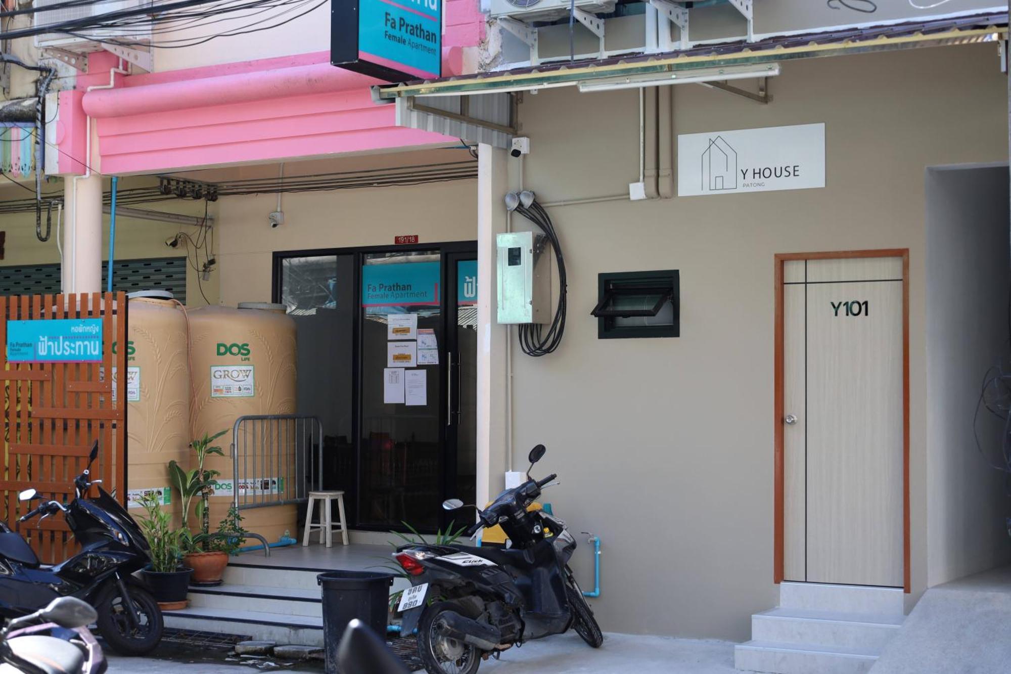 Хостел Y House Patong Екстер'єр фото