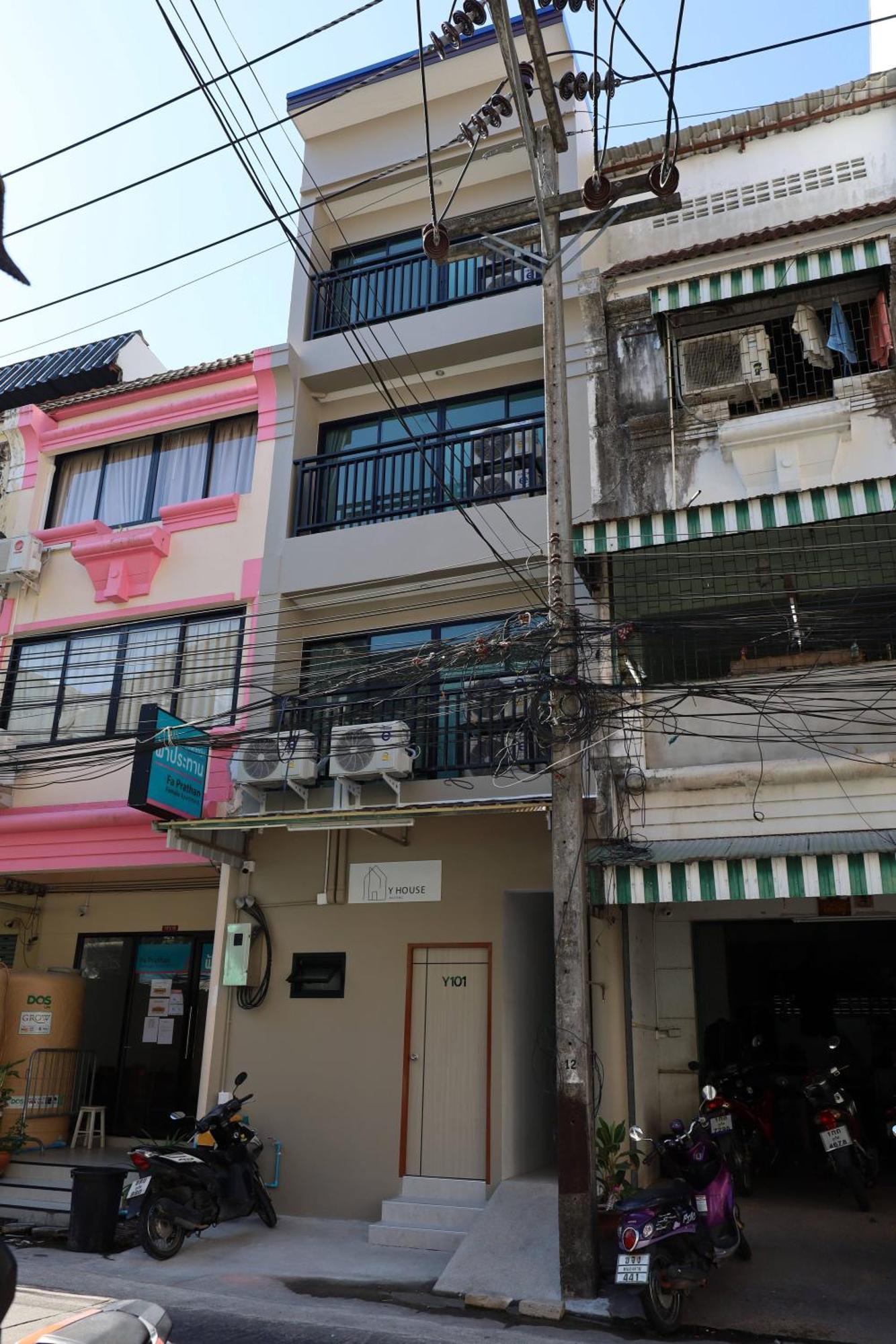 Хостел Y House Patong Екстер'єр фото